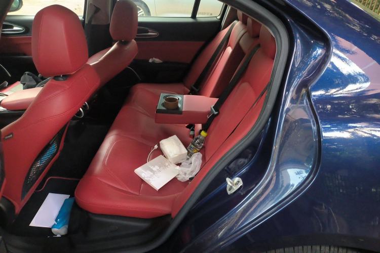 Used Alfa Romeo Giulia 2020 2.0T 280HP Luxury Edition Interior 4
