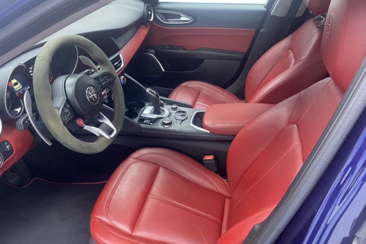 Used Alfa Romeo Giulia 2020 2.0T 280HP Luxury Edition Interior 4