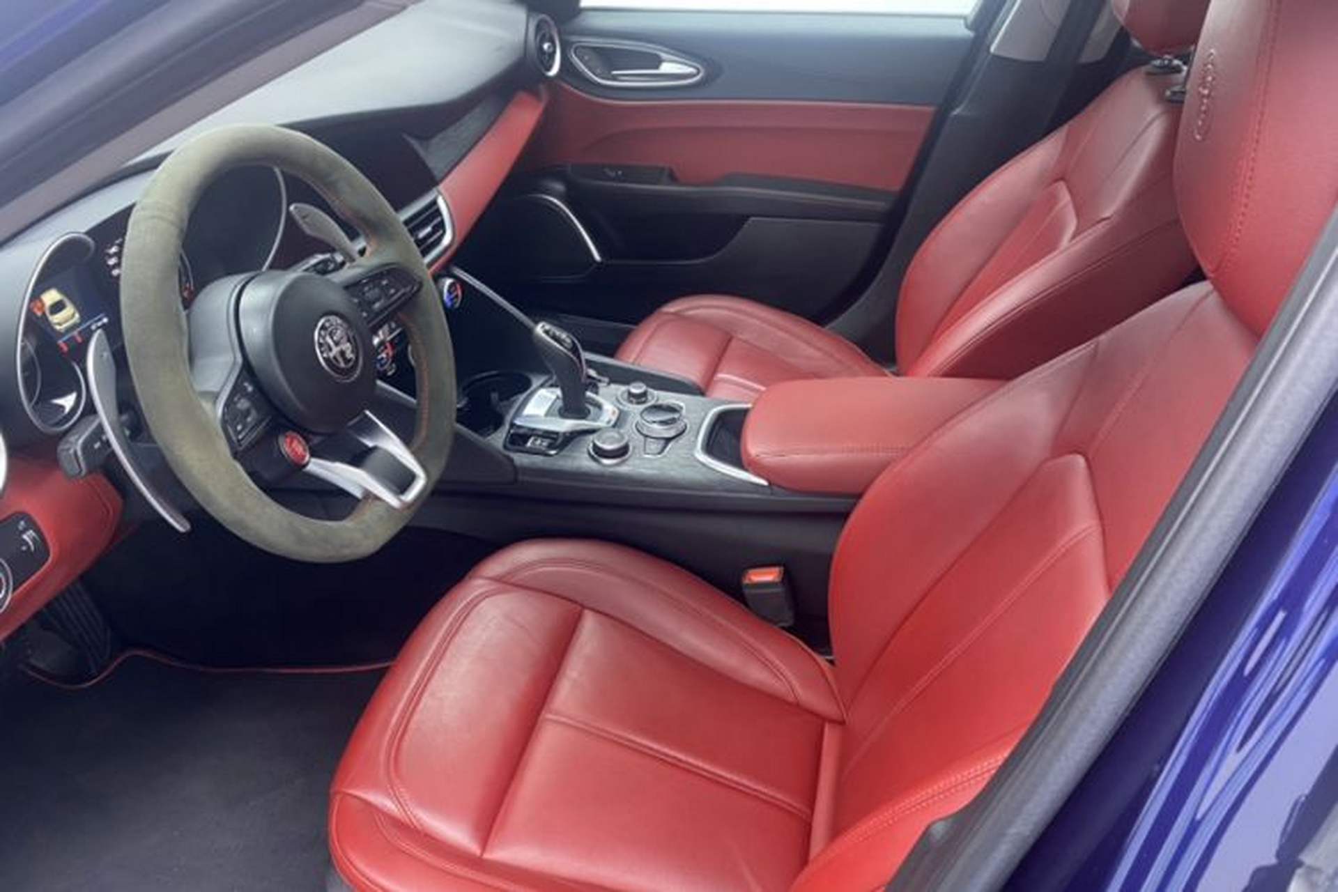 Used Alfa Romeo Giulia 2020 2.0T 280HP Luxury Edition Interior 4
