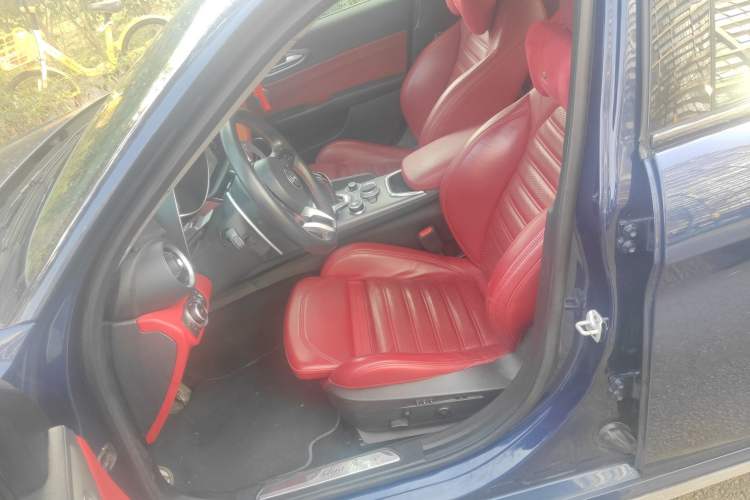 Used Alfa Romeo Giulia 2020 2.0T 280HP Luxury Sports Edition Left Front Seat