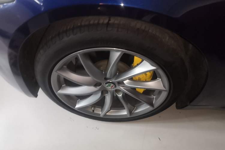 Used Alfa Romeo Giulia 2020 2.0T 280HP Luxury Edition Left Front Wheel Hub
