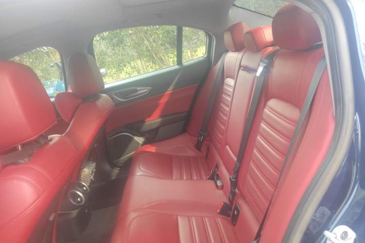 Used Alfa Romeo Giulia 2020 2.0T 280HP Luxury Sports Edition Left Rear Seat