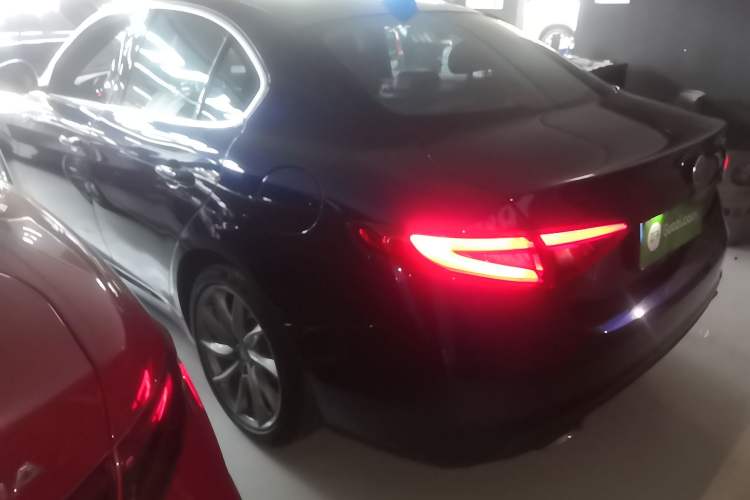 Used Alfa Romeo Giulia 2020 2.0T 280HP Luxury Edition Left Side