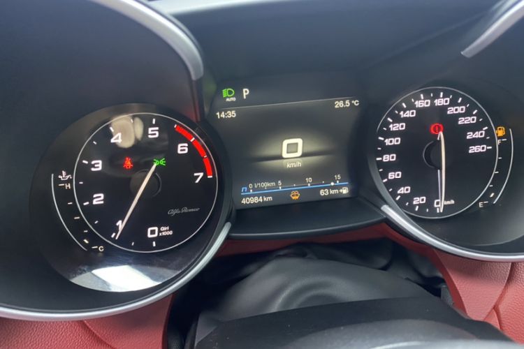 Used Alfa Romeo Giulia 2020 2.0T 280HP Luxury Edition Odometer Close Up