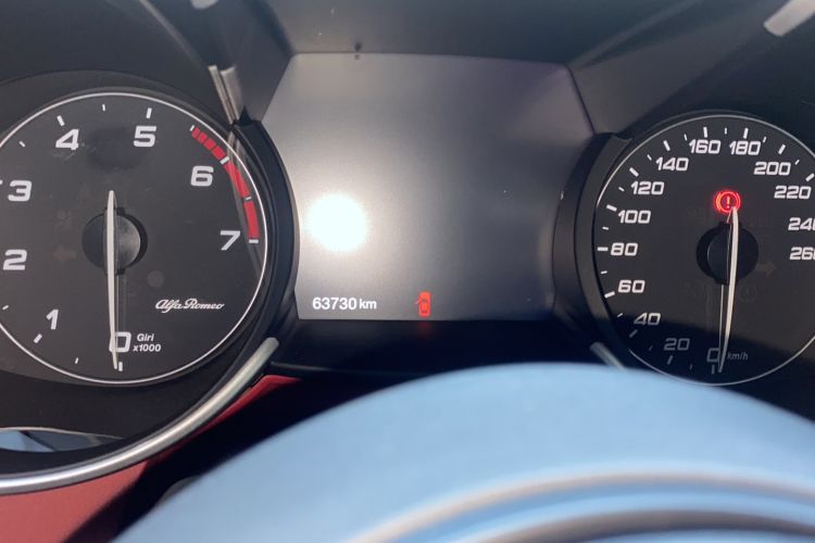 Used Alfa Romeo Giulia 2020 2.0T 280HP Luxury Edition Odometer Close Up