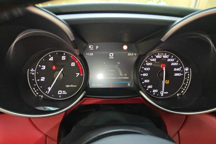 Used Alfa Romeo Giulia 2020 2.0T 280HP Luxury Edition Odometer Close Up