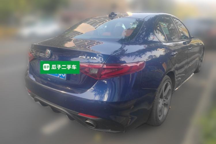Used Alfa Romeo Giulia 2020 2.0T 280HP Luxury Sports Edition Rear Right 45 Deg