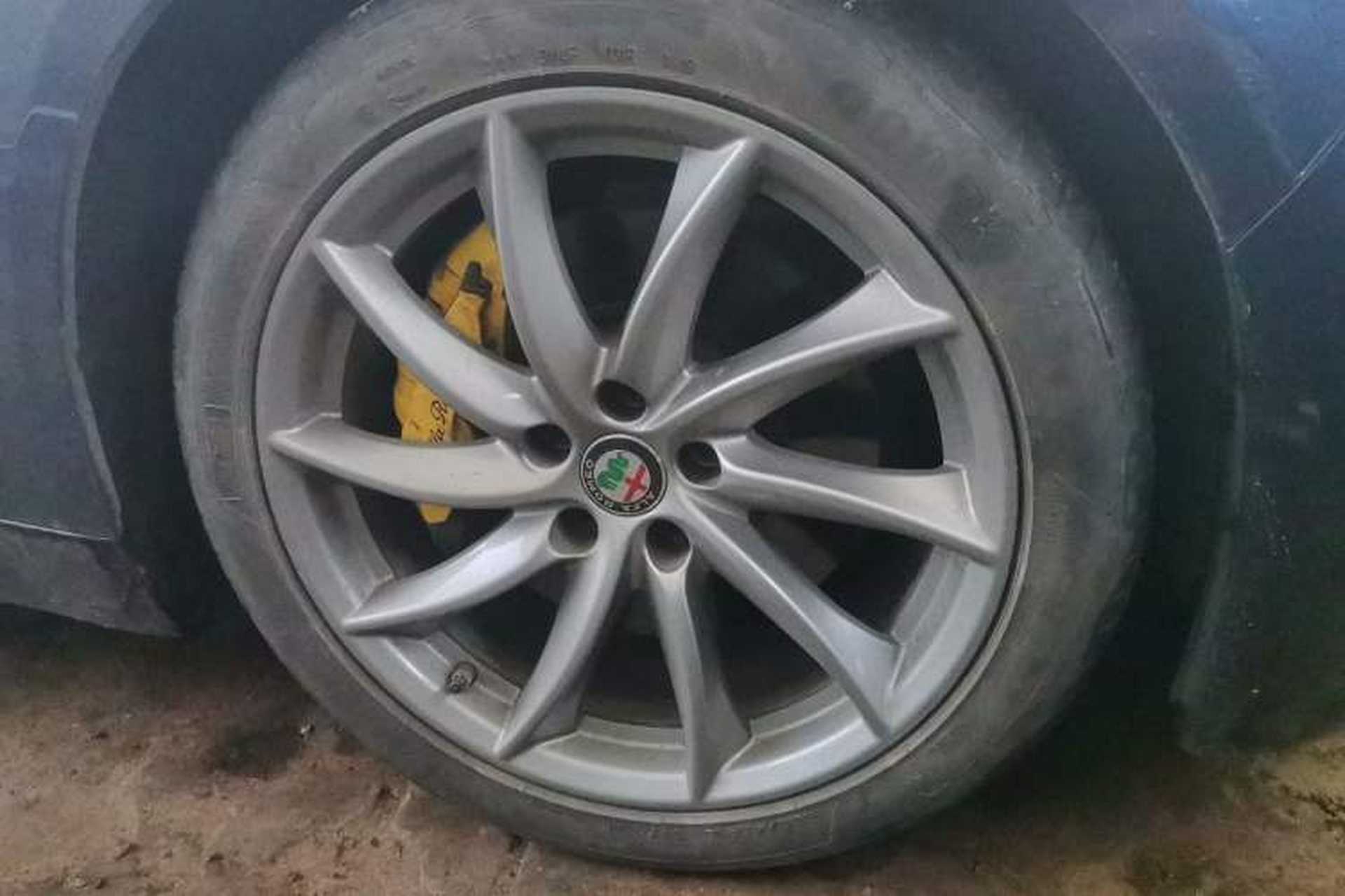 Used Alfa Romeo Giulia 2020 2.0T 280HP Luxury Edition Right Front Wheel Hub