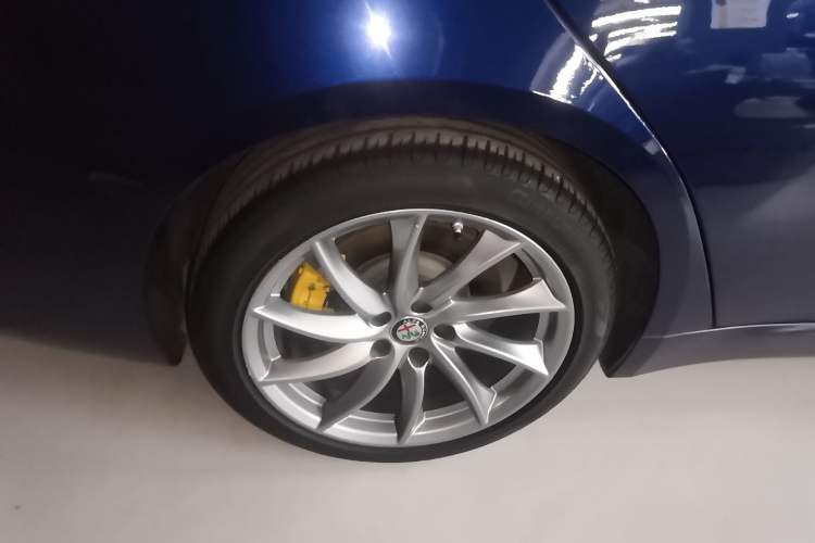 Used Alfa Romeo Giulia 2020 2.0T 280HP Luxury Edition Right Rear Wheel Hub