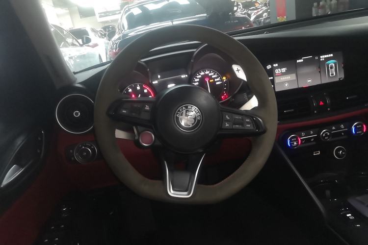 Used Alfa Romeo Giulia 2020 2.0T 280HP Luxury Edition Steering Wheel