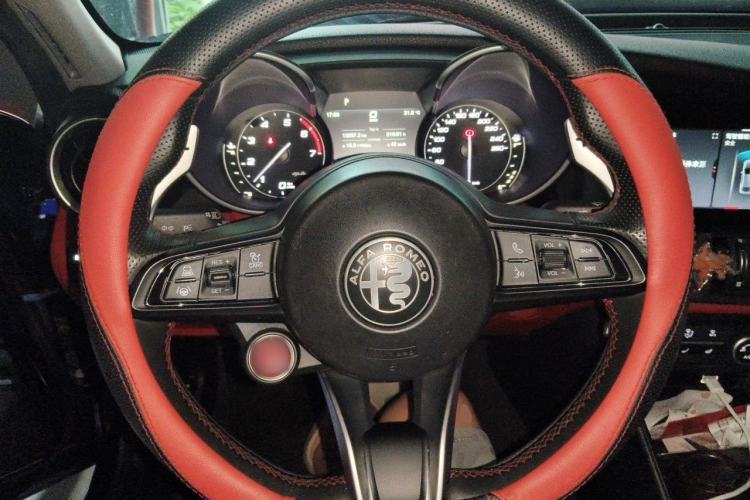 Used Alfa Romeo Giulia 2020 2.0T 280HP Luxury Sports Edition Steering Wheel