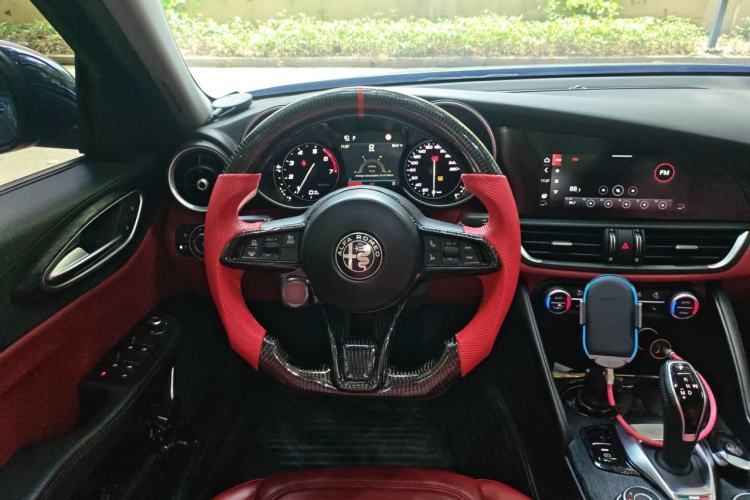 Used Alfa Romeo Giulia 2020 2.0T 280HP Luxury Edition Steering Wheel