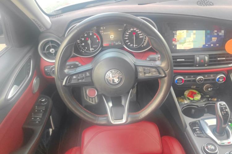 Used Alfa Romeo Giulia 2020 2.0T 280HP Luxury Sports Edition Steering Wheel