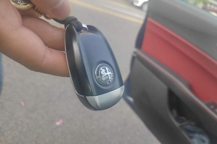 Used Alfa Romeo Giulia 2020 2.0T 280HP Luxury Sports Edition Vehicle Key