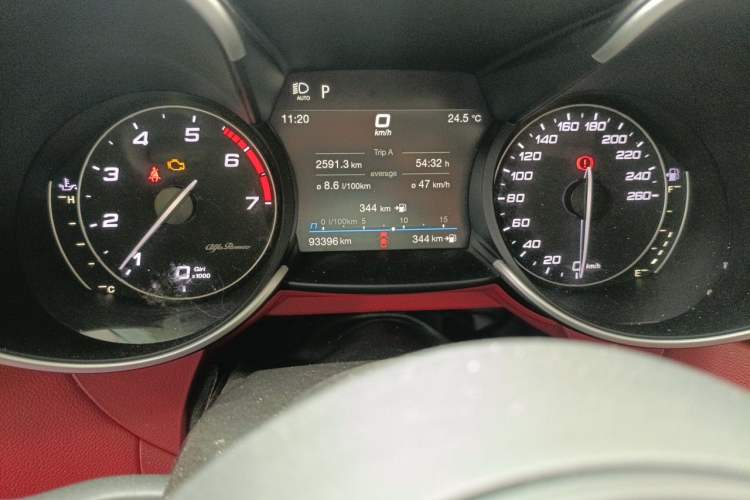Used Alfa Romeo Giulia 2020 2.0T 280HP Luxury Edition Odometer Close Up
