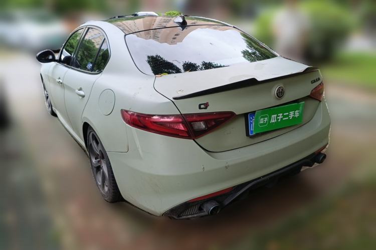 Used Alfa Romeo Giulia 2020 2.0T 280HP Luxury Edition Rear Left 45 Deg