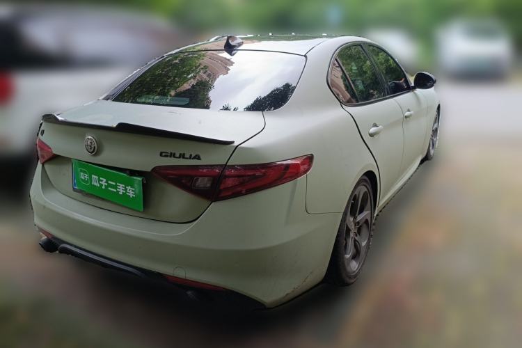 Used Alfa Romeo Giulia 2020 2.0T 280HP Luxury Edition Rear Right 45 Deg