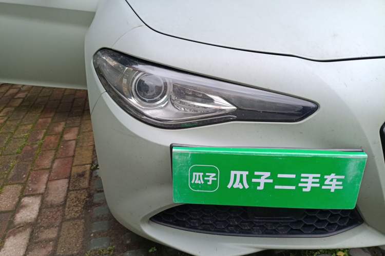 Used Alfa Romeo Giulia 2020 2.0T 280HP Luxury Edition Right Front Headlight
