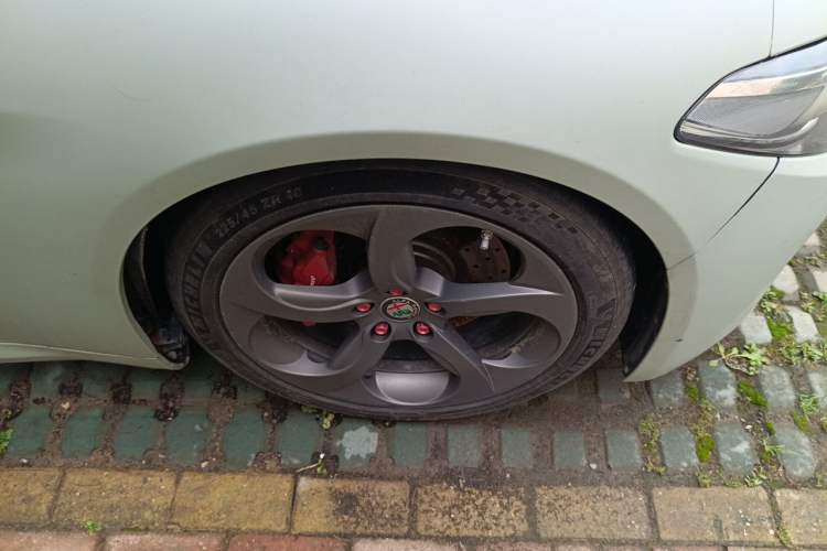 Used Alfa Romeo Giulia 2020 2.0T 280HP Luxury Edition Right Front Wheel Hub
