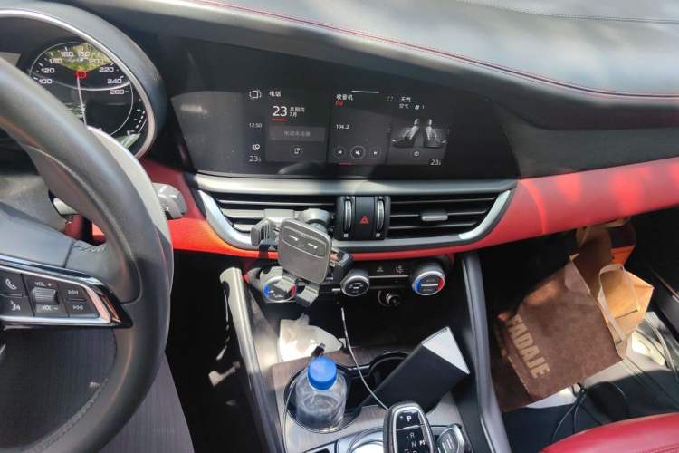 Used Alfa Romeo Giulia 2020 2.0T 280HP VIRTU Limited Edition Audio And AC Panel
