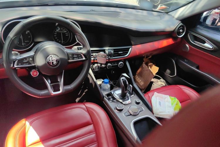 Used Alfa Romeo Giulia 2020 2.0T 280HP VIRTU Limited Edition Center Console
