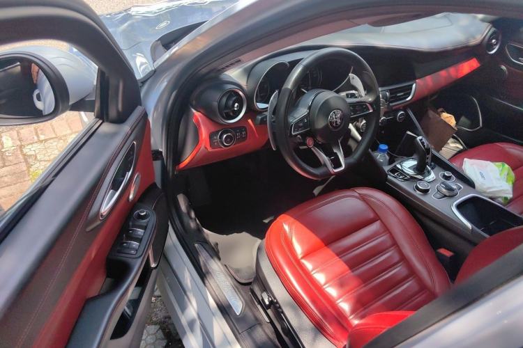 Used Alfa Romeo Giulia 2020 2.0T 280HP VIRTU Limited Edition Driver Seat