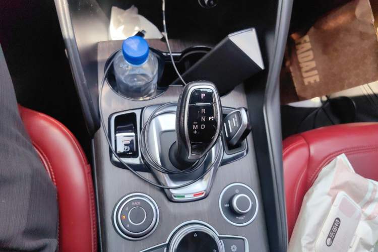 Used Alfa Romeo Giulia 2020 2.0T 280HP VIRTU Limited Edition Gear Lever