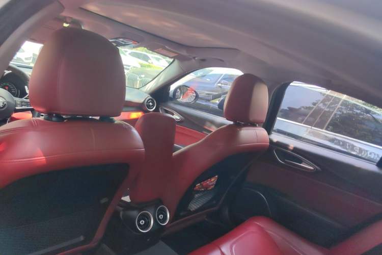 Used Alfa Romeo Giulia 2020 2.0T 280HP VIRTU Limited Edition Headliner