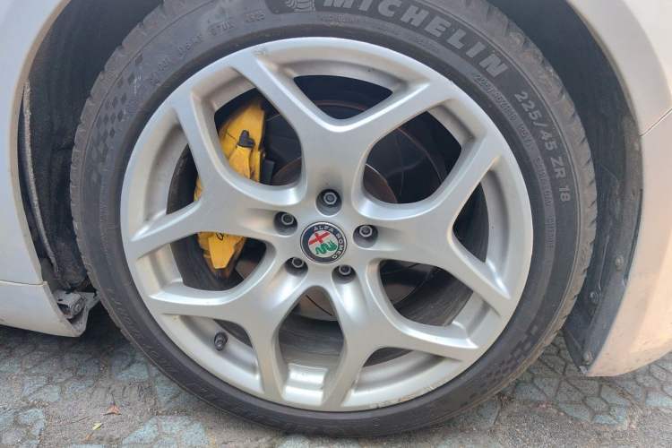 Used Alfa Romeo Giulia 2020 2.0T 280HP VIRTU Limited Edition Right Front Wheel Hub
