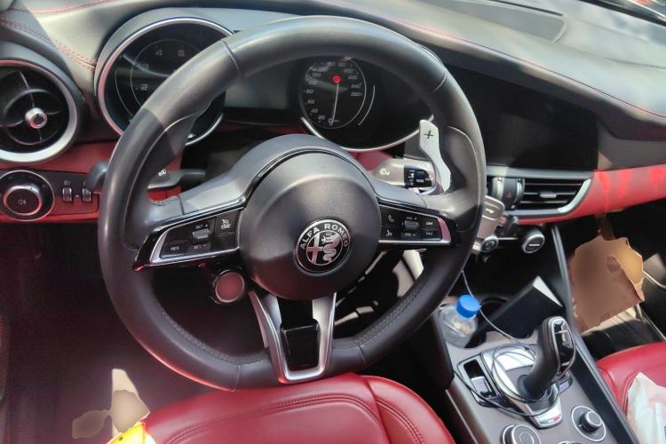 Used Alfa Romeo Giulia 2020 2.0T 280HP VIRTU Limited Edition Steering Wheel
