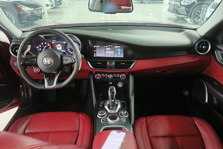 Used Alfa Romeo Giulia 2020 2.0T 280HP Luxury Edition Center Console