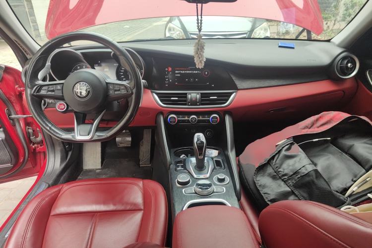 Used Alfa Romeo Giulia 2020 2.0T 280HP Luxury Edition Center Console