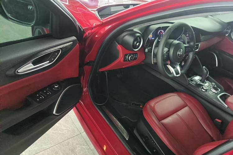 Used Alfa Romeo Giulia 2020 2.0T 280HP Luxury Edition Driver Seat
