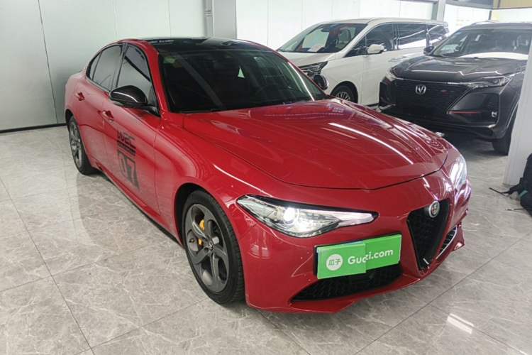 Used Alfa Romeo Giulia 2020 2.0T 280HP Luxury Edition Exterior 1