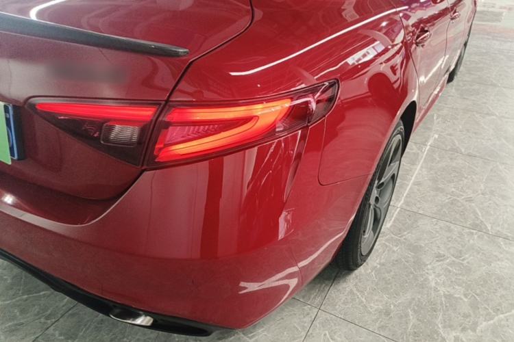 Used Alfa Romeo Giulia 2020 2.0T 280HP Luxury Edition Exterior 3