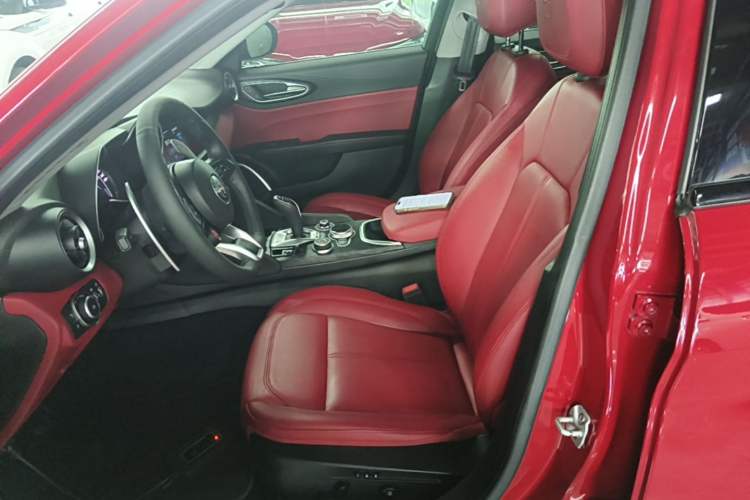 Used Alfa Romeo Giulia 2020 2.0T 280HP Luxury Edition Left Front Seat