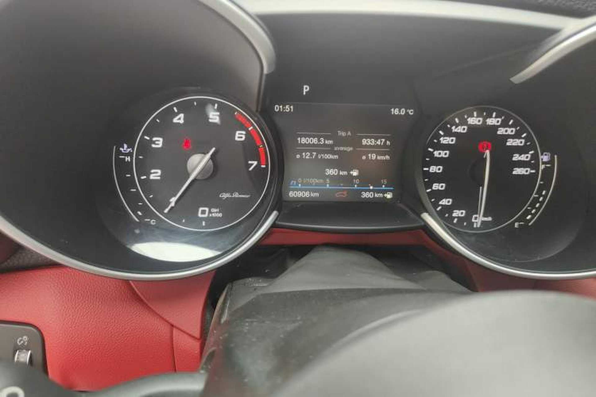 Used Alfa Romeo Giulia 2020 2.0T 280HP Luxury Edition Odometer Close Up
