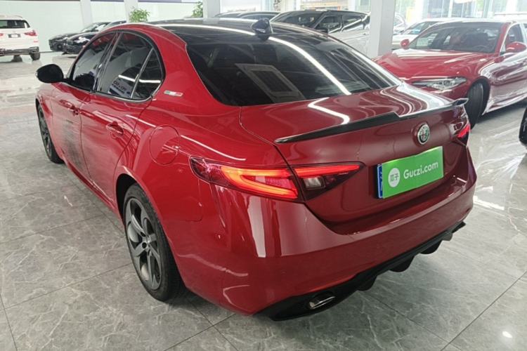Used Alfa Romeo Giulia 2020 2.0T 280HP Luxury Edition Rear Left 45 Deg