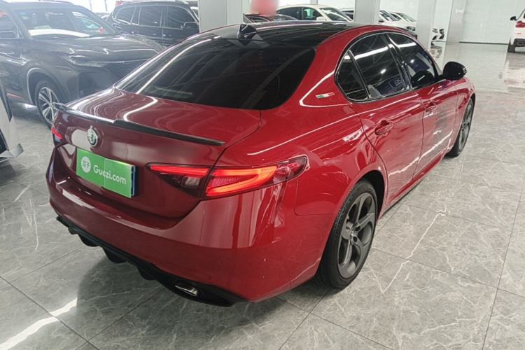 Used Alfa Romeo Giulia 2020 2.0T 280HP Luxury Edition Rear Right 45 Deg