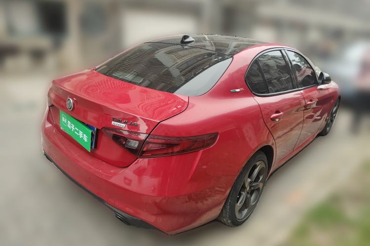 Used Alfa Romeo Giulia 2020 2.0T 280HP Luxury Edition Rear Right 45 Deg