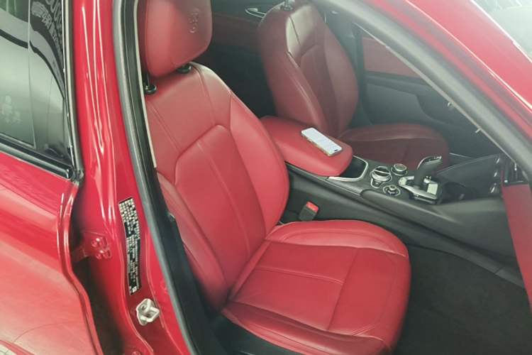 Used Alfa Romeo Giulia 2020 2.0T 280HP Luxury Edition Right Front Seat