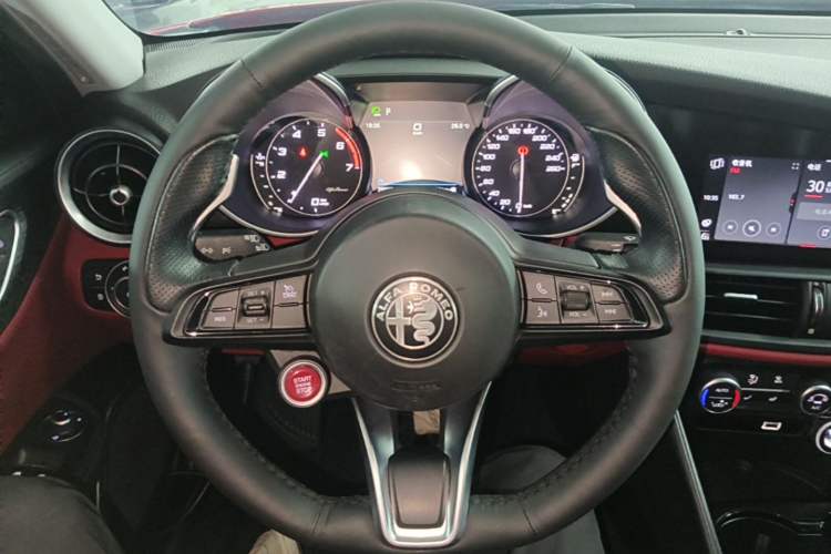 Used Alfa Romeo Giulia 2020 2.0T 280HP Luxury Edition Steering Wheel