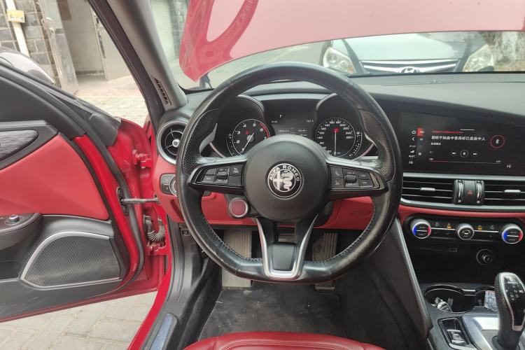 Used Alfa Romeo Giulia 2020 2.0T 280HP Luxury Edition Steering Wheel