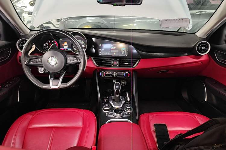 Used Alfa Romeo Giulia 2020 2.0T 280HP Luxury Edition Center Console
