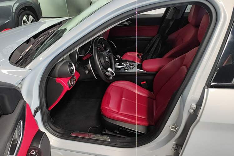 Used Alfa Romeo Giulia 2020 2.0T 280HP Luxury Edition Driver Seat