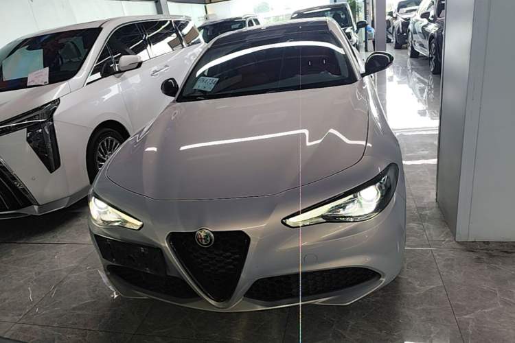 Used Alfa Romeo Giulia 2020 2.0T 280HP Luxury Edition Front