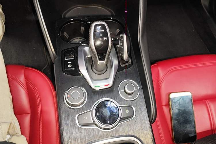 Used Alfa Romeo Giulia 2020 2.0T 280HP Luxury Edition Gear Lever