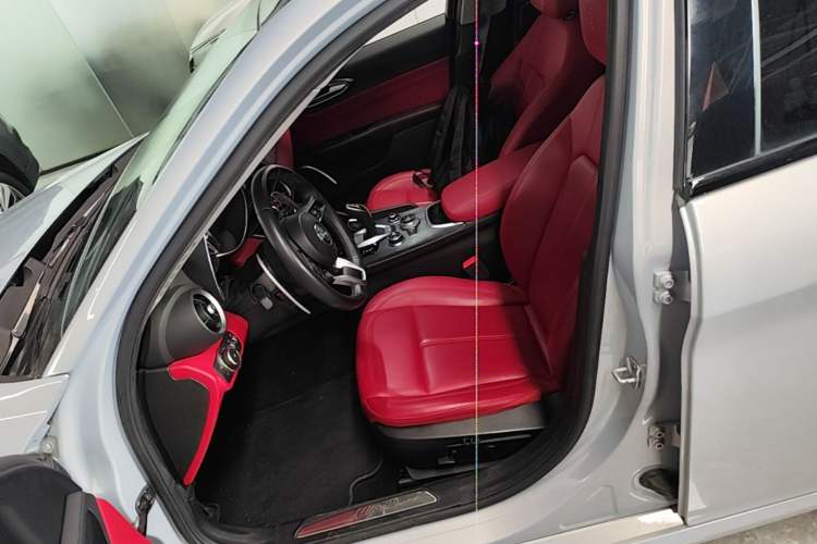 Used Alfa Romeo Giulia 2020 2.0T 280HP Luxury Edition Left Front Seat