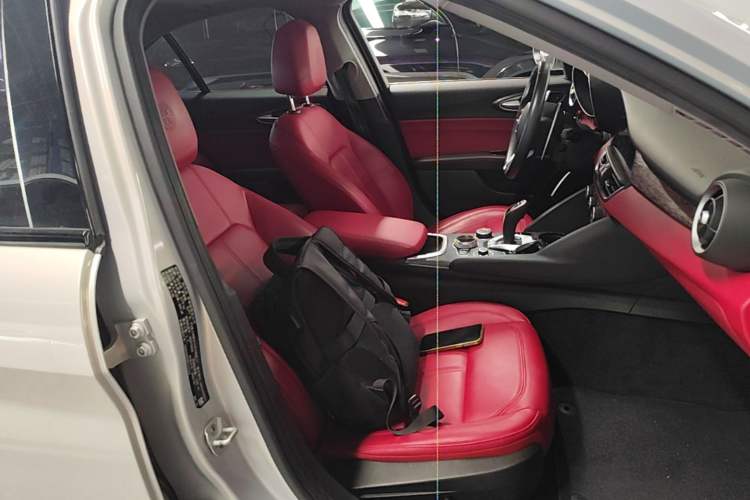 Used Alfa Romeo Giulia 2020 2.0T 280HP Luxury Edition Right Front Seat