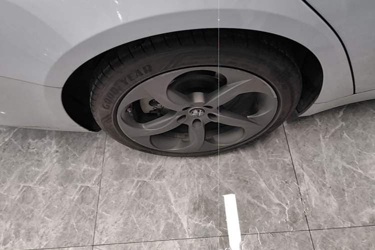 Used Alfa Romeo Giulia 2020 2.0T 280HP Luxury Edition Right Rear Wheel Hub